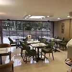 The Clock Отель