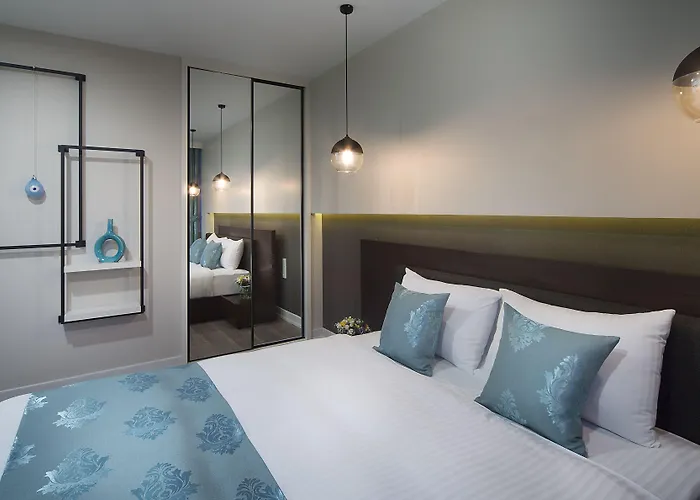 Отель The Clock 3*